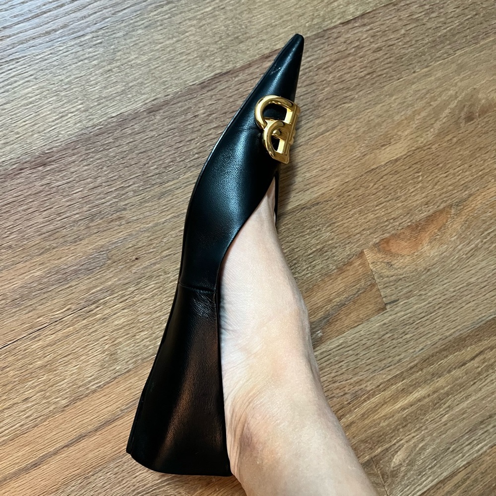 Balenciaga
Women's Black Bb Knife Leather Flats size 38 like new - Picture 3 of 8